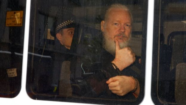 Arestarea lui Julien Assange, cofondatorul Wikileaks, o decizie controversata